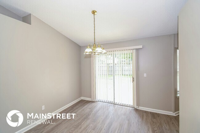 Foto del edificio - 2428 Justin Rd E