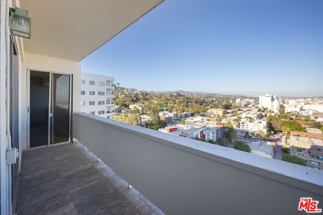 Foto del edificio - 7250 Franklin Ave