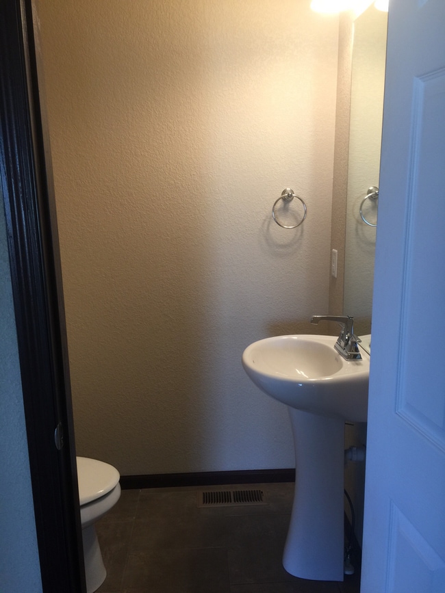 Building Photo - Quality Built Twinhome North Bismarck 2Bedroom 1 1/2 Bath SORRY NO PETS!!