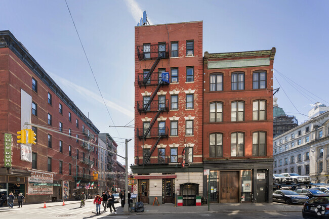 Building Photo - 385 Broome St