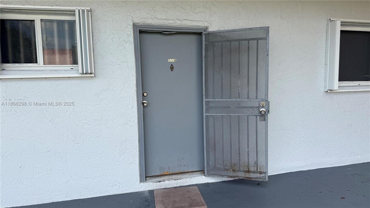 Primary Photo - 11307 SW 200th St
