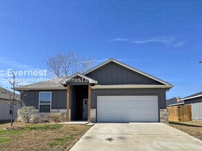 Building Photo - 737 Freedom Cir