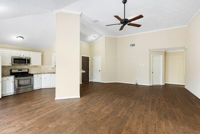Building Photo - 21435 Deerhaven Dr