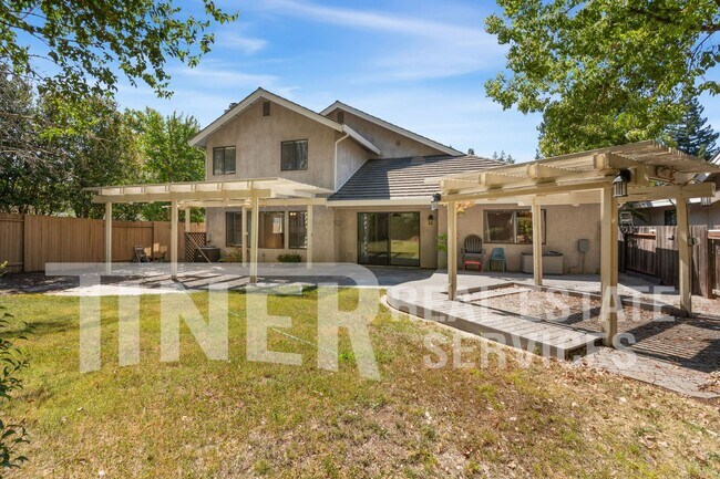 Building Photo - Gold River 4 Bedroom Home