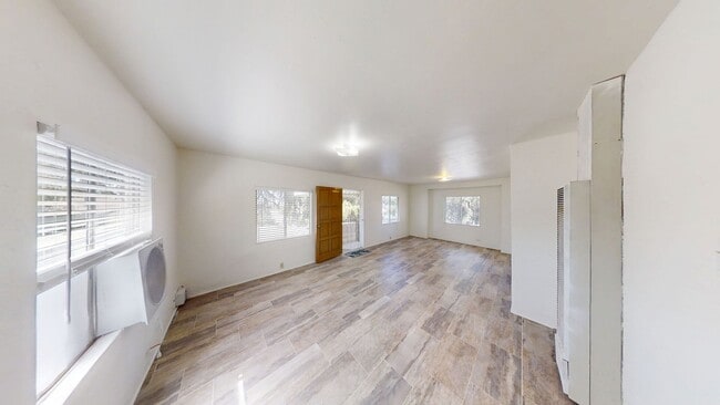 Building Photo - Charming 3 bedroom 2 bathroom in Yucaipa