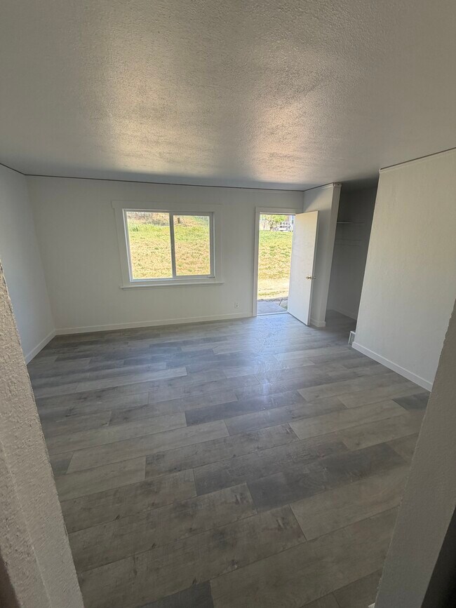 Foto del edificio - 1405 NW Despain Ave