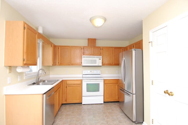 Building Photo - 705 S Hughes St