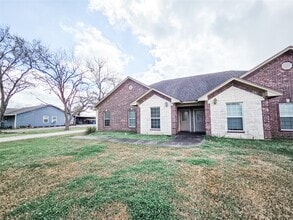Building Photo - 928 Runneburg Rd