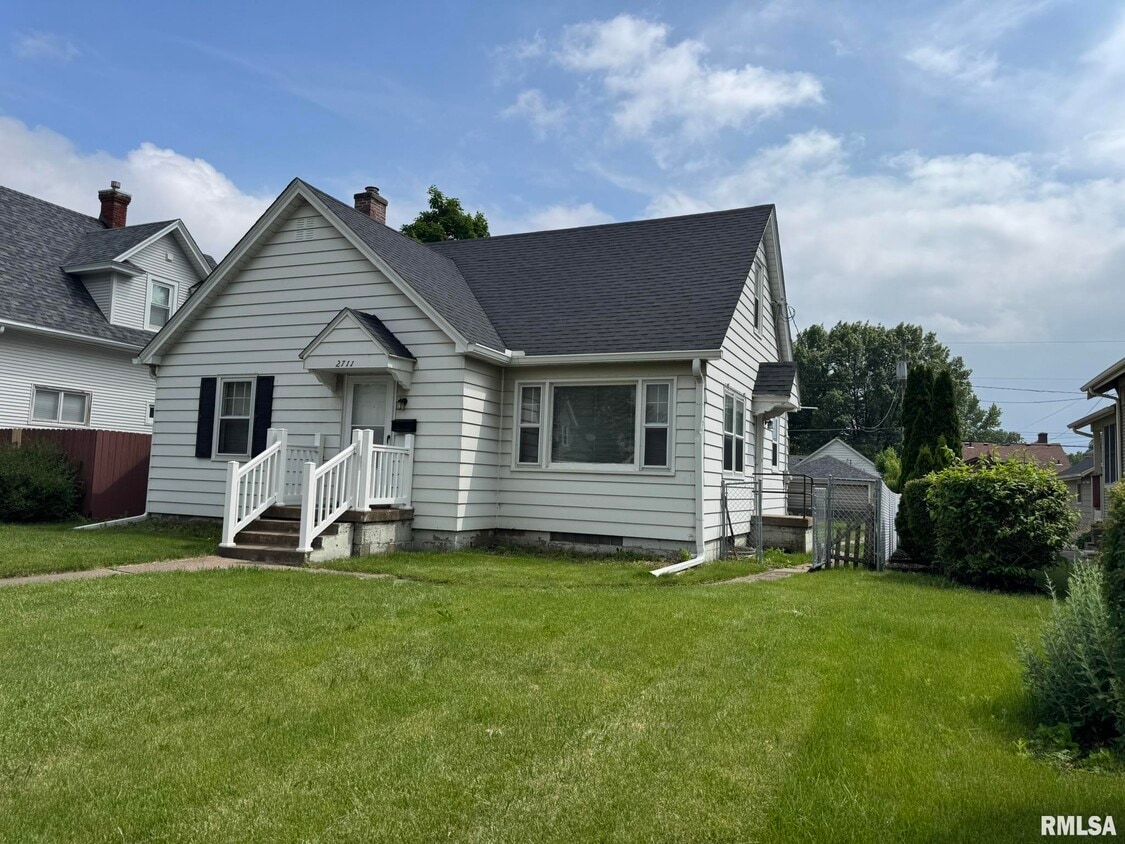 Primary Photo - 2711 E Locust St