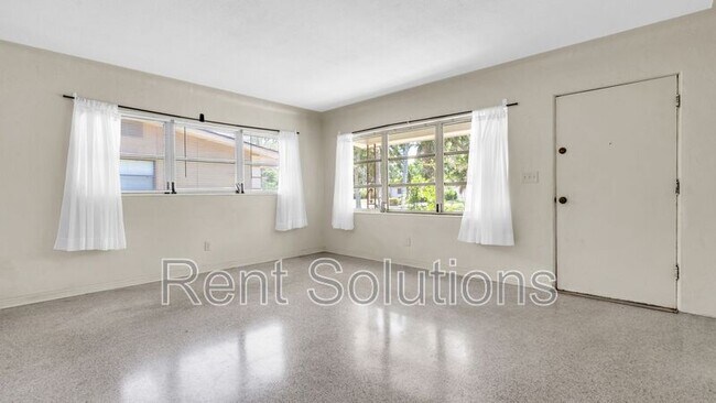 Building Photo - 1209 Alcazar Way S