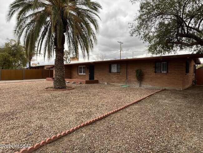 Foto del edificio - 5532 E Spring St