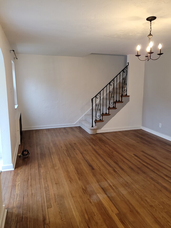 Building Photo - 416 S Aiken Ave