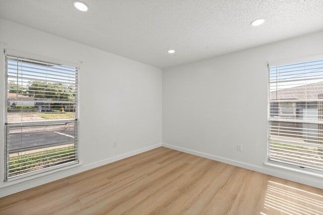 Building Photo - 2955 SE 53rd Ct