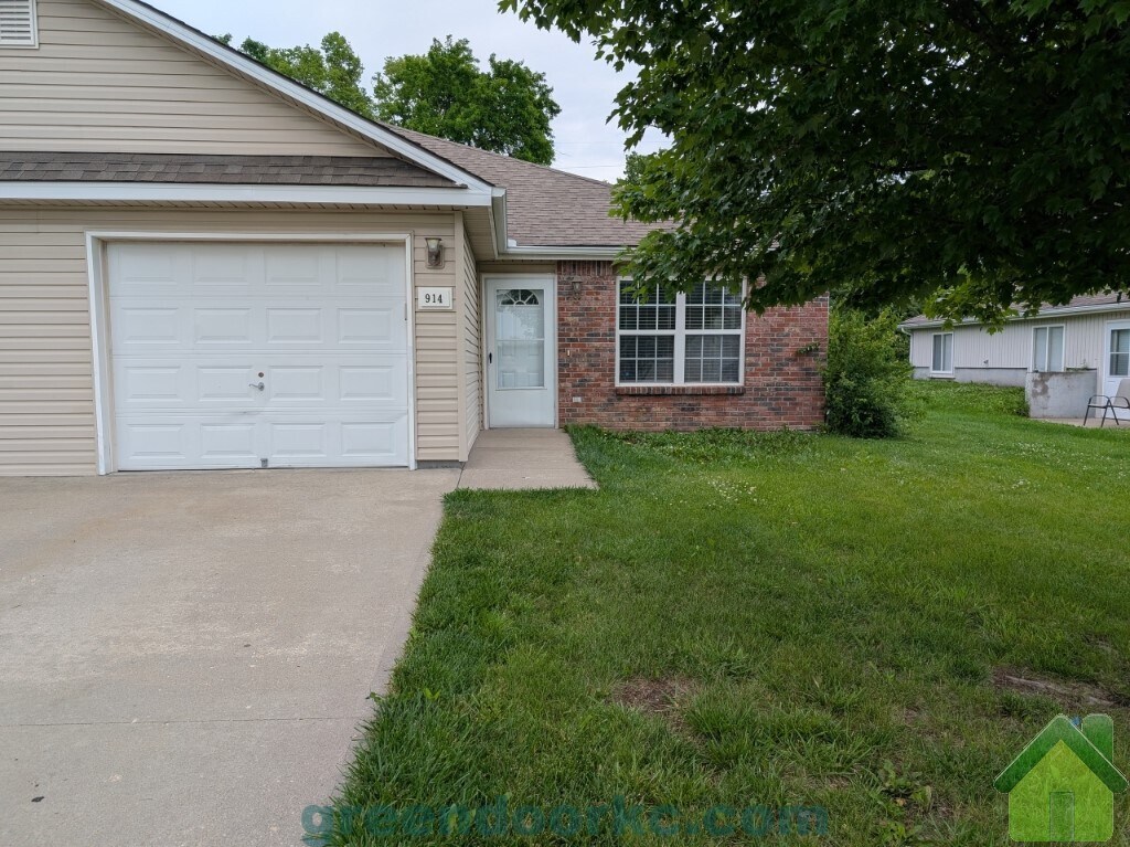 Primary Photo - 914 Fall Meadow Ln