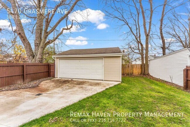 Building Photo - 5470 Grasmere Ave,  Maple Heights- Spaciou...