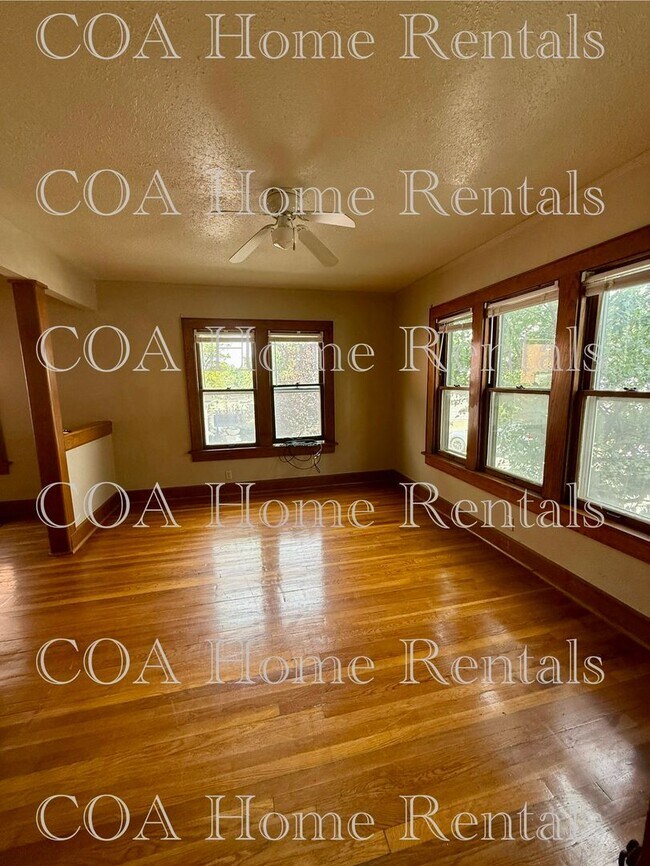 Foto del edificio - 3237 E Oakland Ave