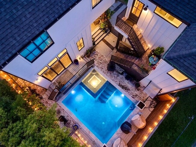 Photo - 805 Cordell St House