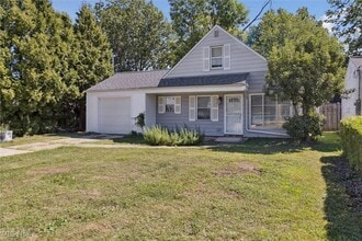 Building Photo - 443 Fairway Blvd