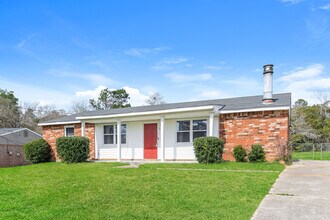 Building Photo - 2391 Richwood Dr