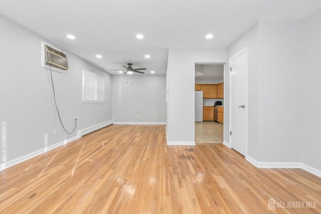 Building Photo - 382 Cator Ave