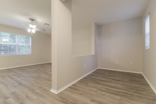 Foto del edificio - 2724 Breezy Meadow Rd