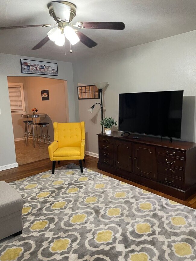 Foto del edificio - Charming 2 bedroom Duplex