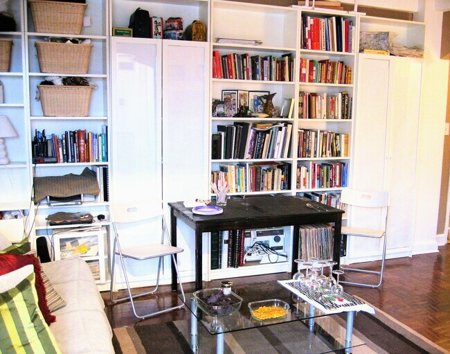 living room with built in bookshelves - 2515 K St NW