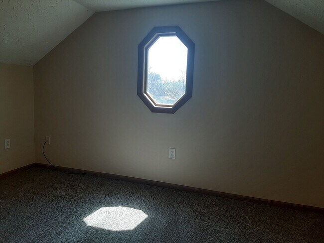 Building Photo - 3 Bedrooms 2 Bathrooms Plus Bonus Room! $995!