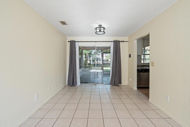 Foto del edificio - 1352 Tilberg Ave NW