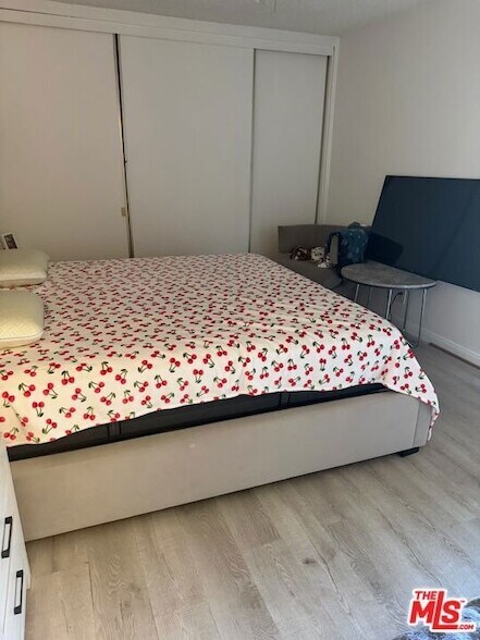 Foto del edificio - 18307 Burbank Blvd