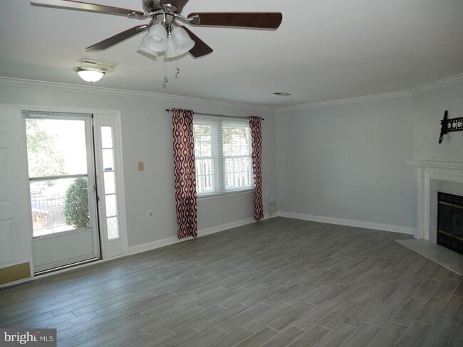 Building Photo - 12129 Salemtown Dr