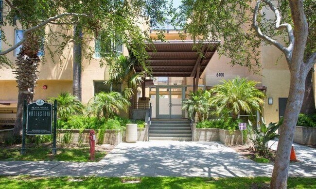 Foto del edificio - 6400 Crescent Prk E