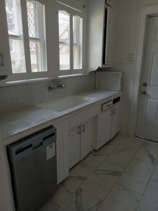 Foto del edificio - 322 College St Unit A
