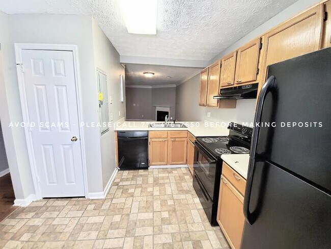 Building Photo - Renovated Spacious TH, Hardwoods on main, ...