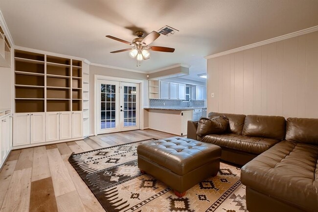 Building Photo - 5019 Oak Forest Dr