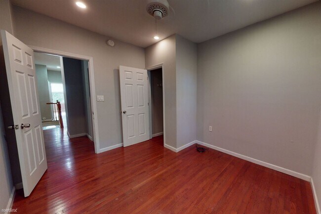 Foto del edificio - 5 br, 2 bath House - 2215 N SYDENHAM ST Un...