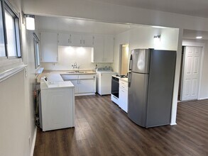 Building Photo - 124-126 Rees St