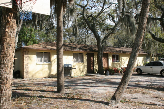 Building Photo - DeSoto Oaks Wooded Apartments