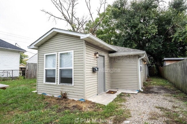 Building Photo - 955 N Traub Ave
