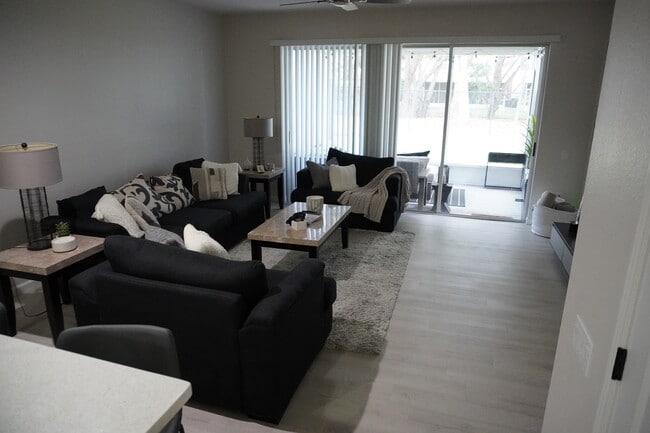 Foto del edificio - 4923 Barnstead Dr
