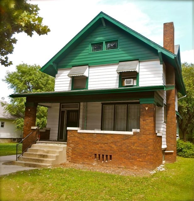 Primary Photo - 1208 N University St
