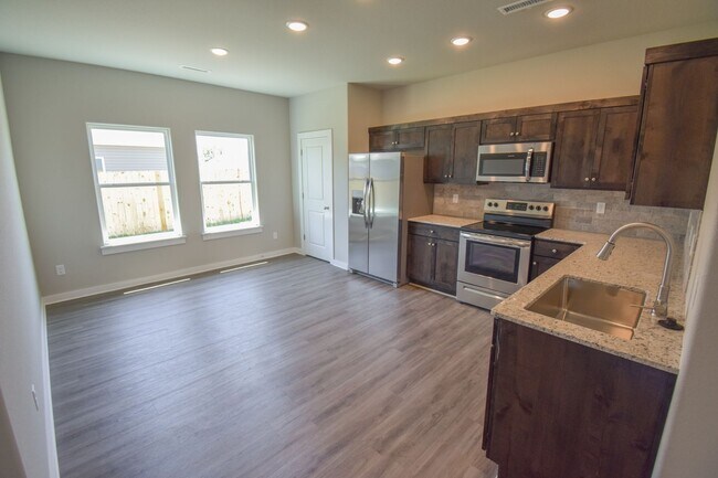 Foto del edificio - Nice 3 Bedroom 2 Baths Farmington heights!!