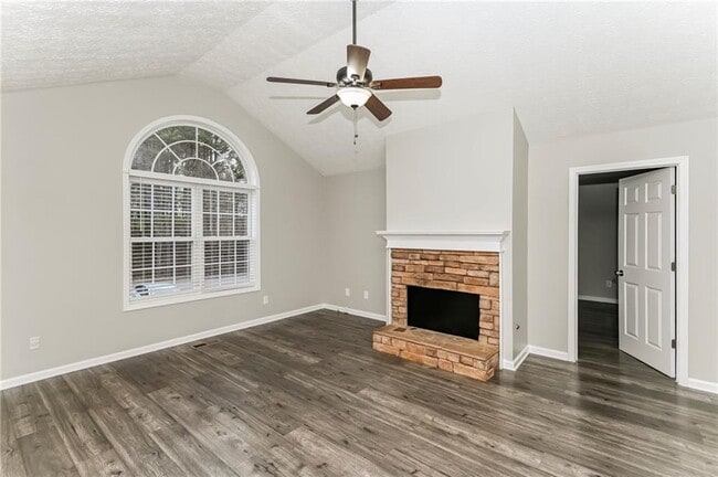 Building Photo - 331 S Red Oak Way