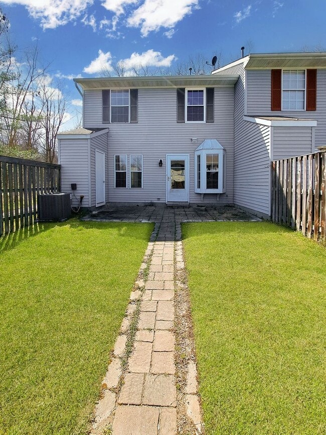 Building Photo - 3870 Gateview Pl