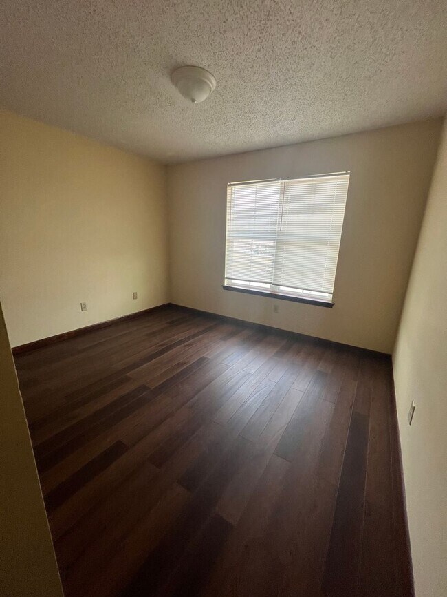 Foto del edificio - 2 Bed 1 Bath Apartment for Lease