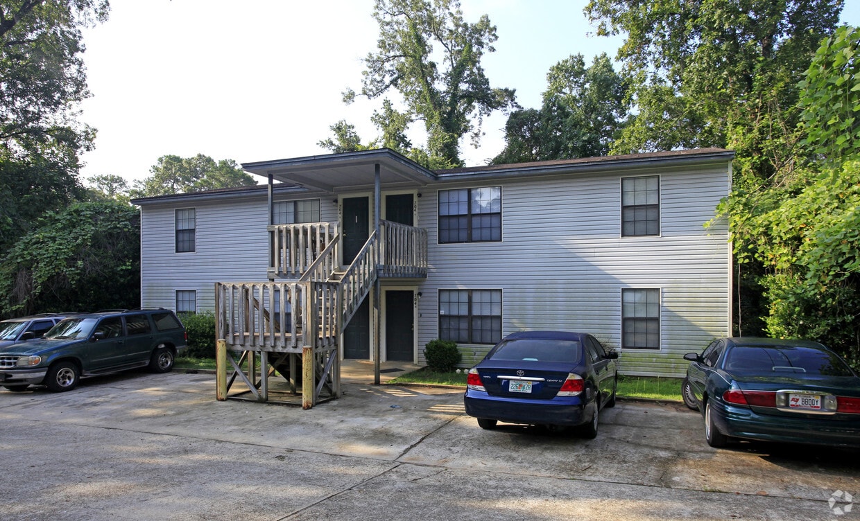 Primary Photo - 704 Pointe Ct
