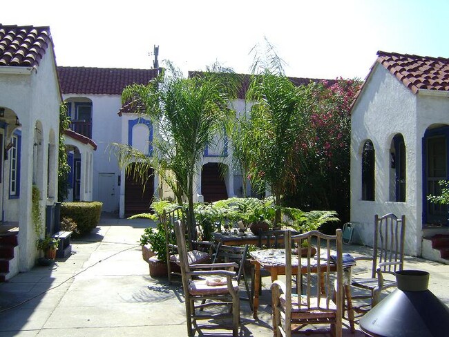 Foto del edificio - 835 N Formosa Ave