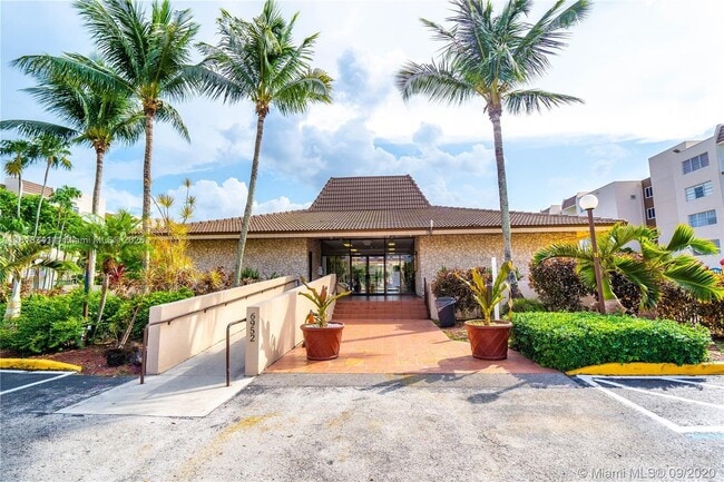 Building Photo - 6950 Miami Gardens Dr