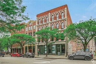 Building Photo - 1277 W 6th St