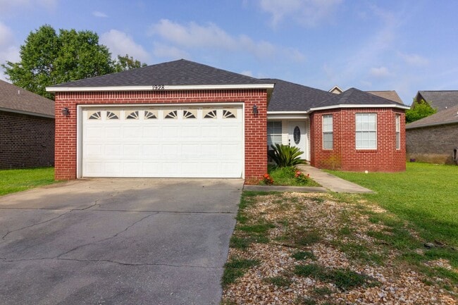 Building Photo - 3 Bedroom in Navarre!!!